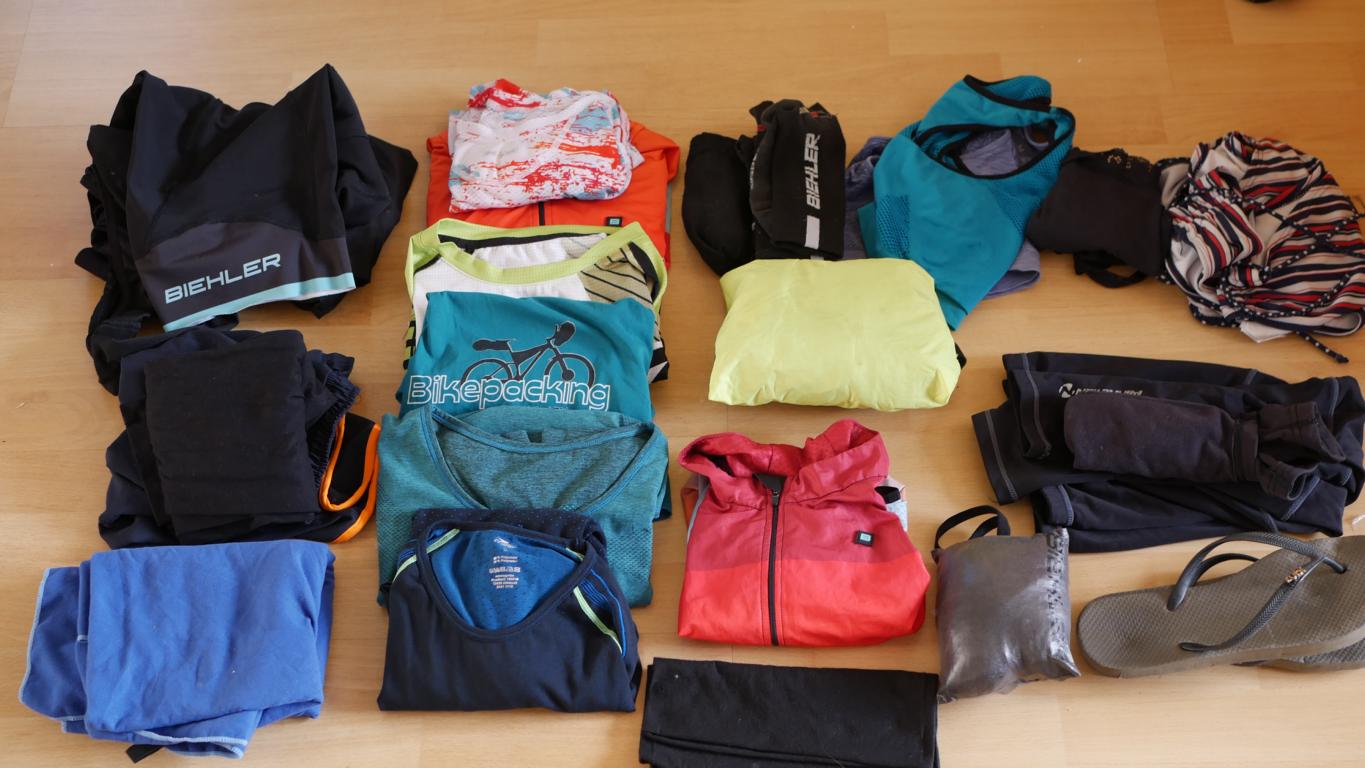 Bikepacking Packliste Klamotten